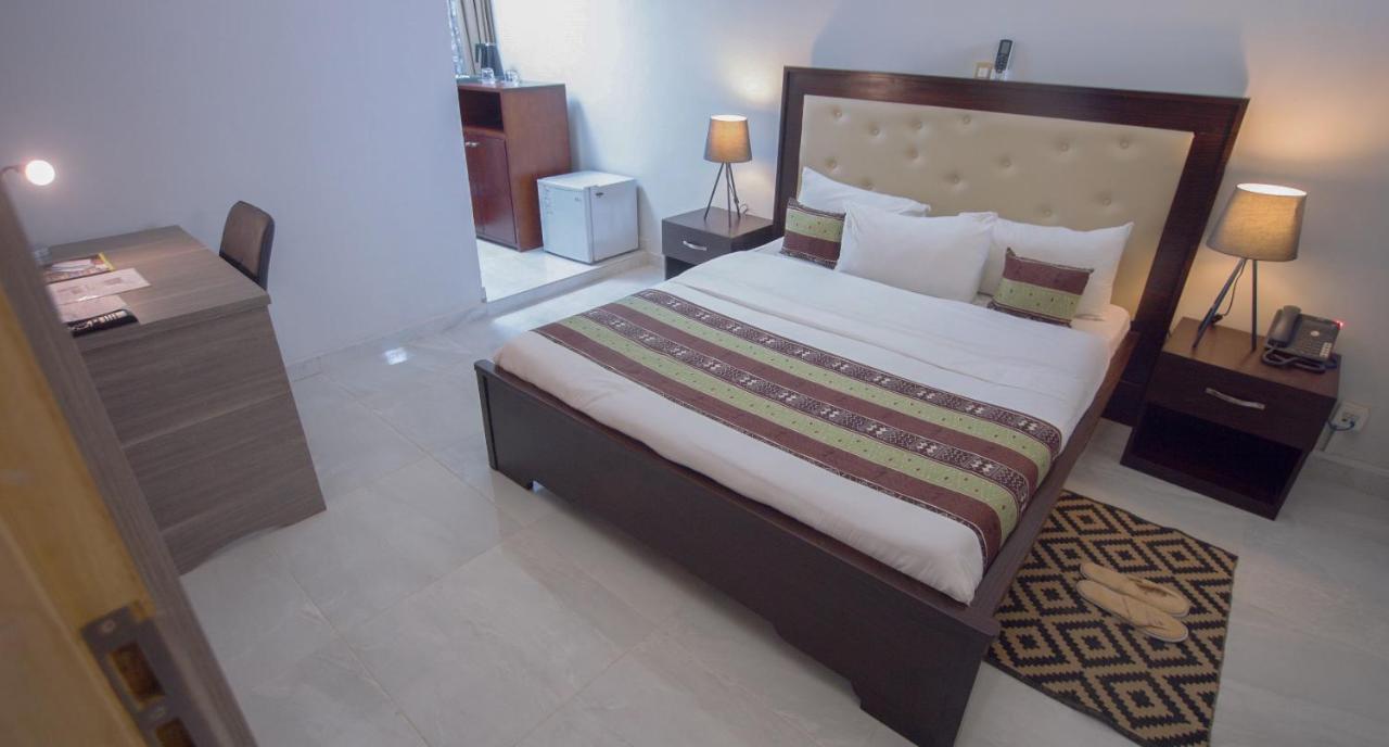 Hotel La Rose Blanche Abidjan Bagian luar foto