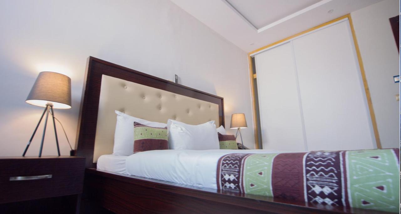 Hotel La Rose Blanche Abidjan Bagian luar foto
