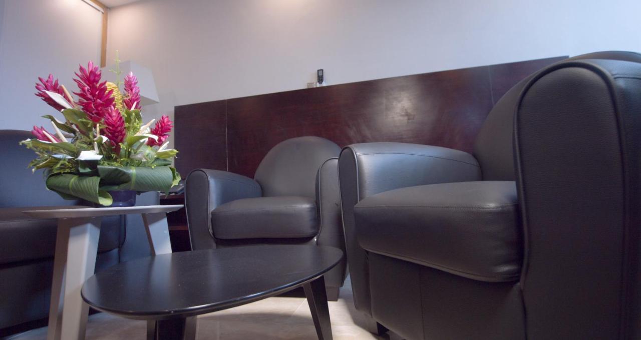 Hotel La Rose Blanche Abidjan Bagian luar foto