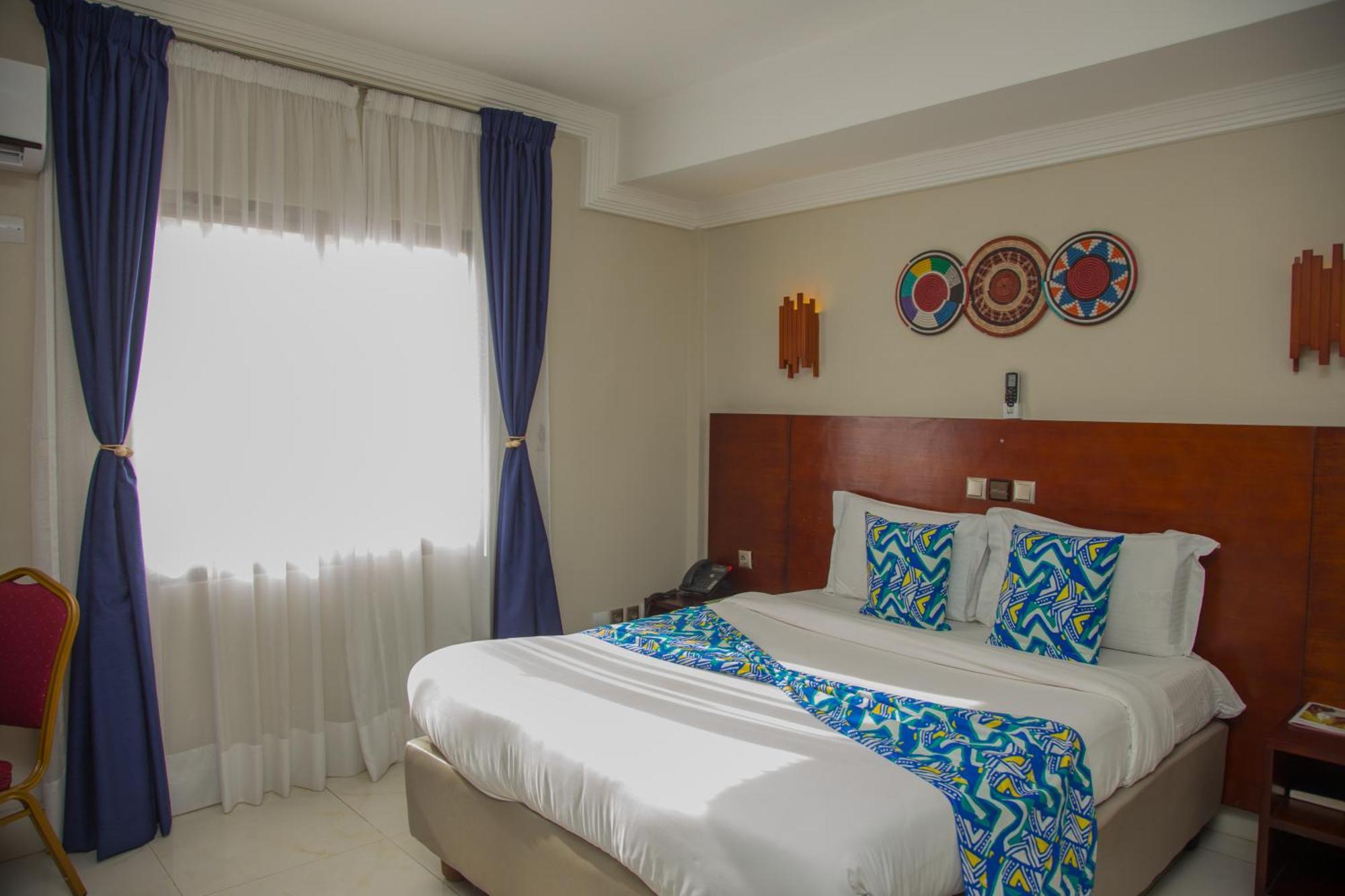 Hotel La Rose Blanche Abidjan Bagian luar foto