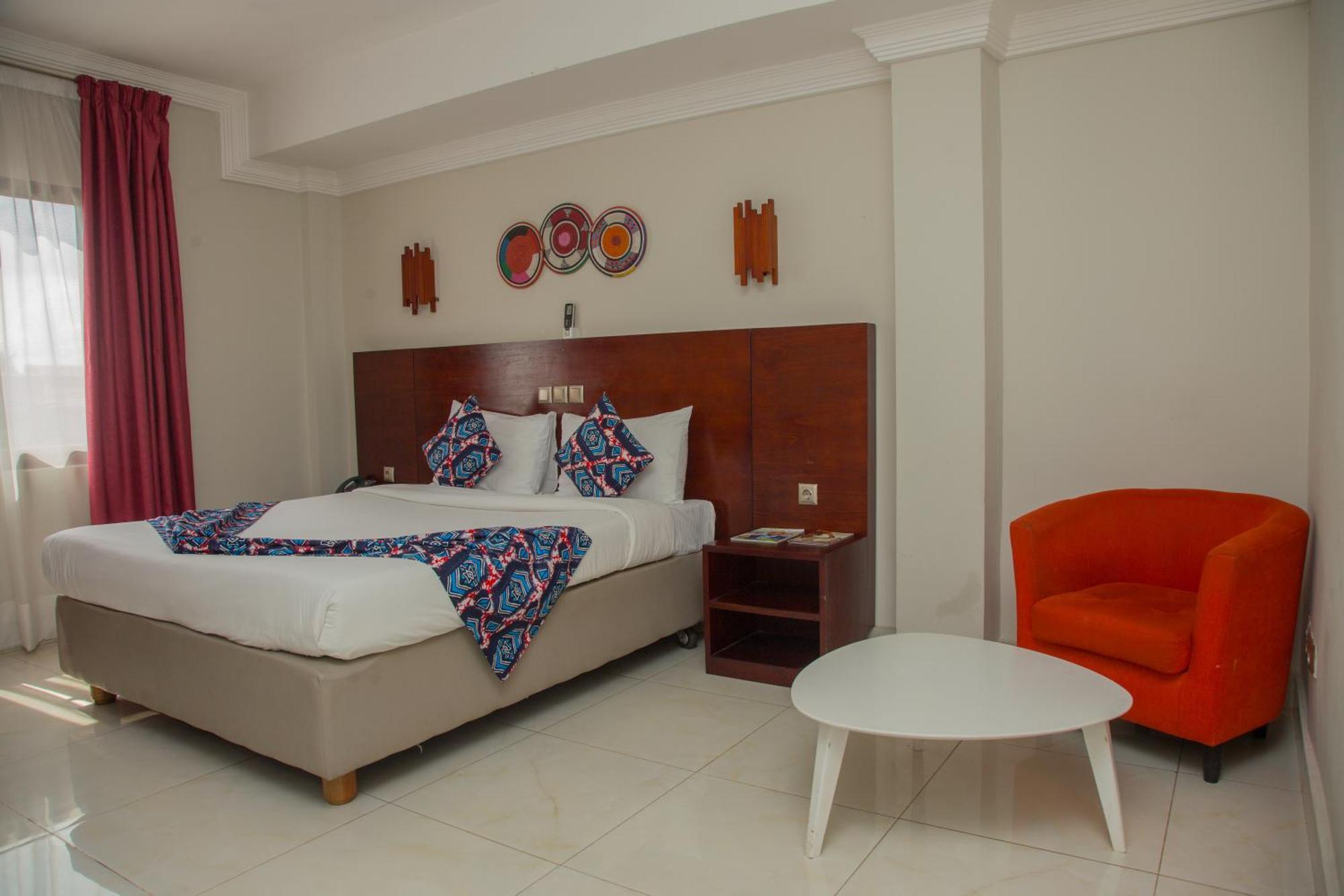Hotel La Rose Blanche Abidjan Bagian luar foto