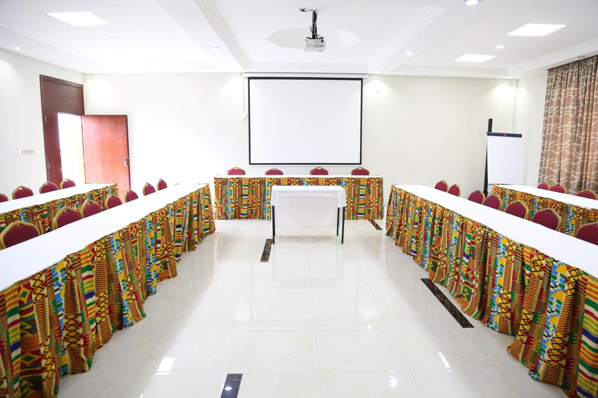 Hotel La Rose Blanche Abidjan Bagian luar foto