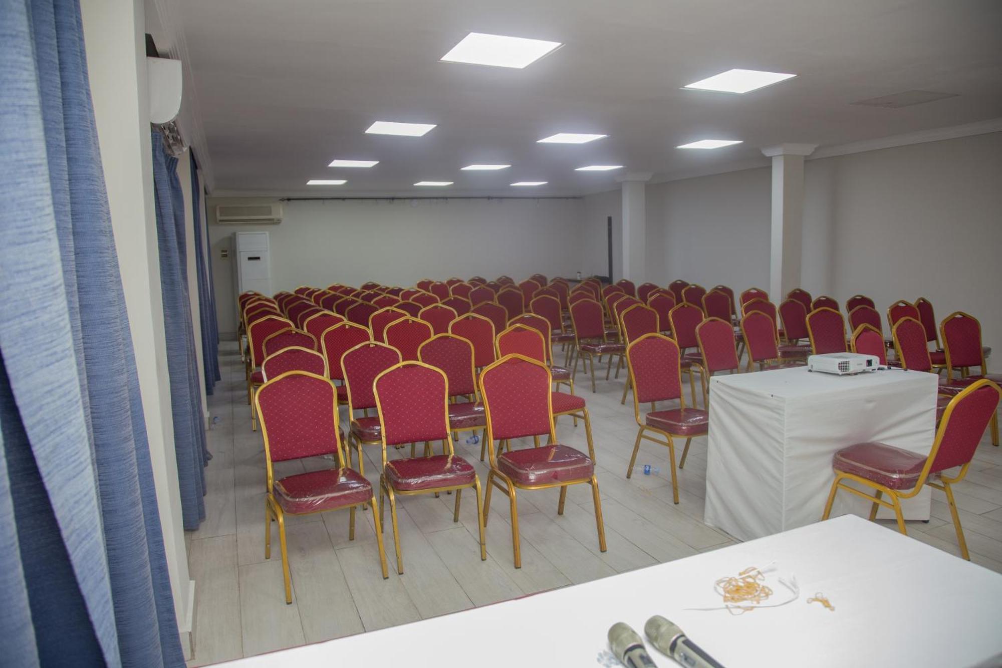 Hotel La Rose Blanche Abidjan Bagian luar foto
