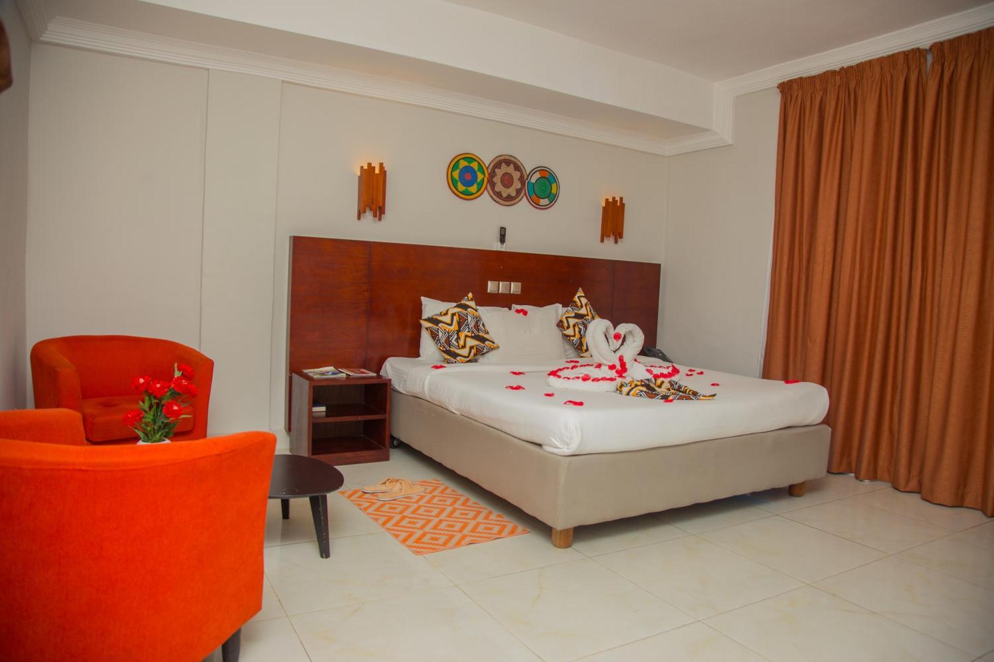 Hotel La Rose Blanche Abidjan Bagian luar foto