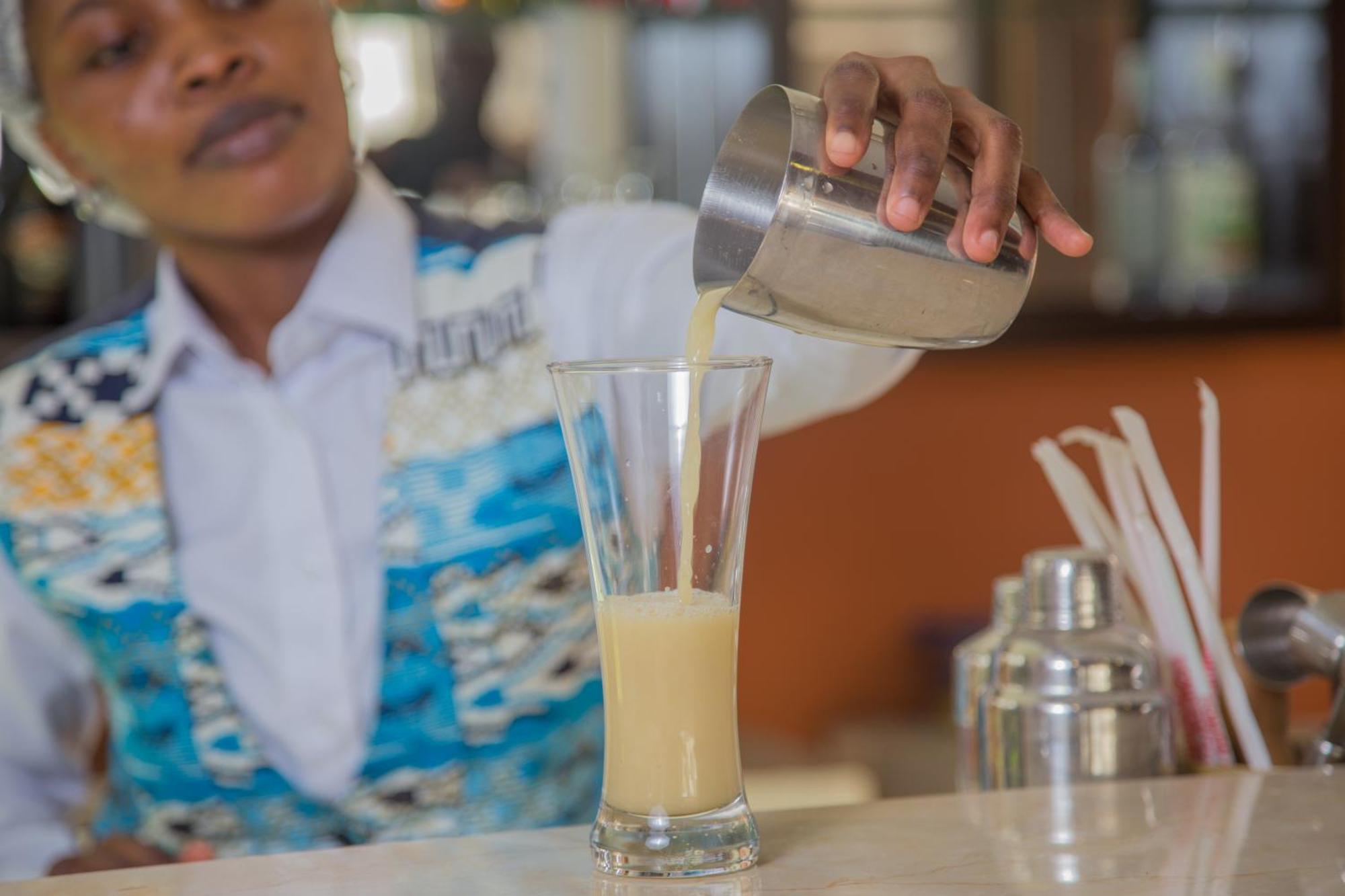 Hotel La Rose Blanche Abidjan Bagian luar foto