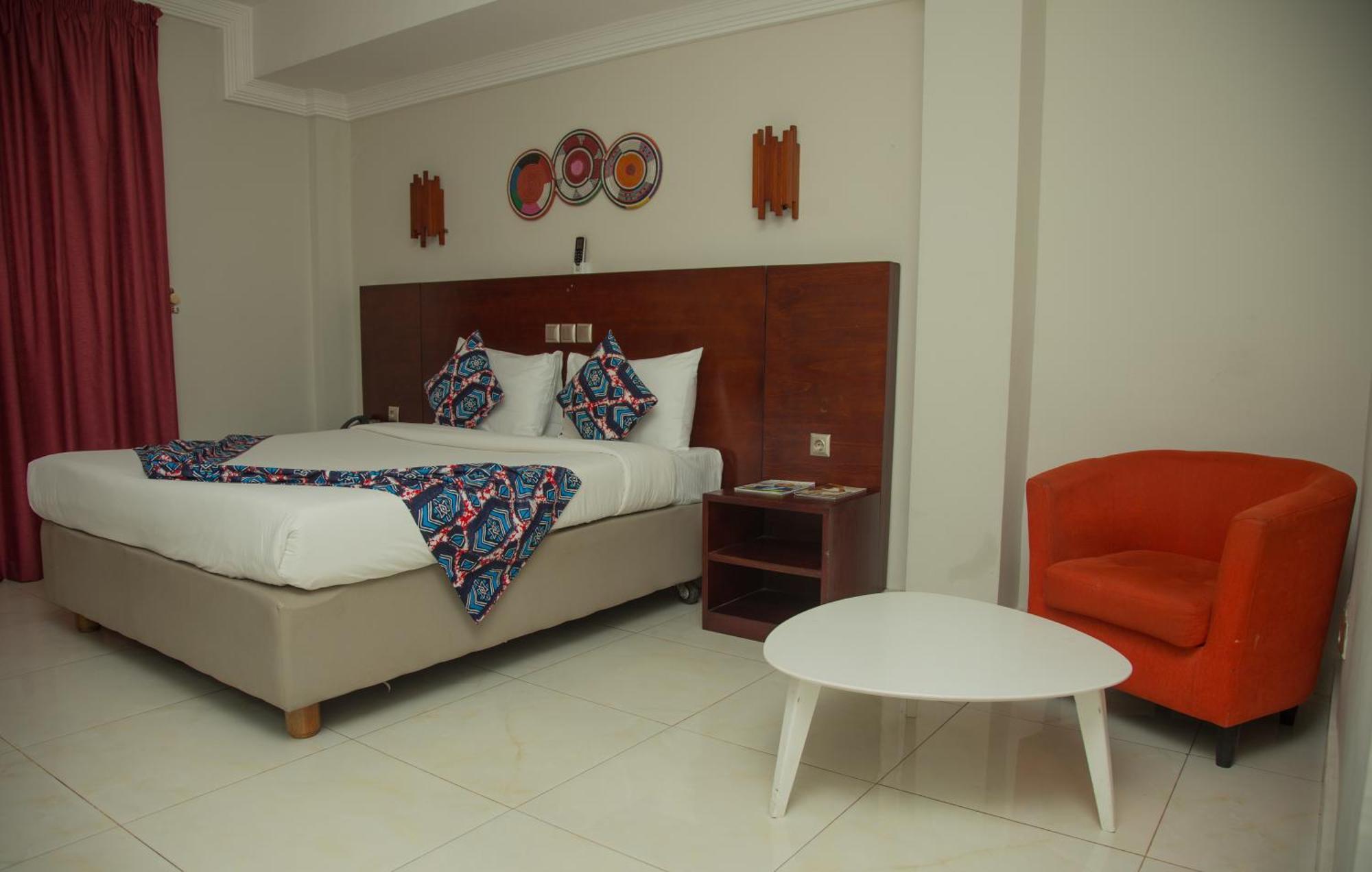 Hotel La Rose Blanche Abidjan Bagian luar foto
