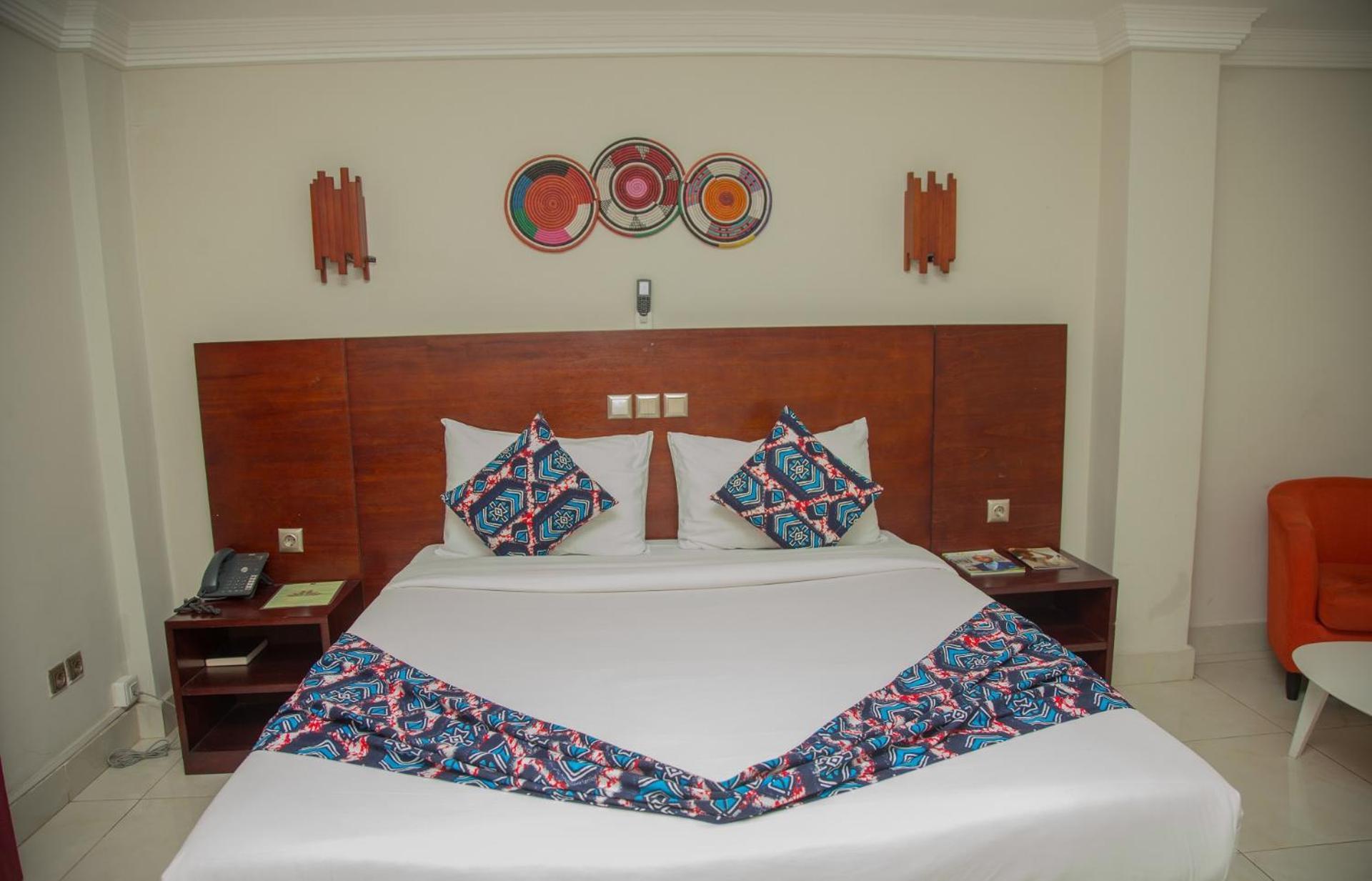 Hotel La Rose Blanche Abidjan Bagian luar foto