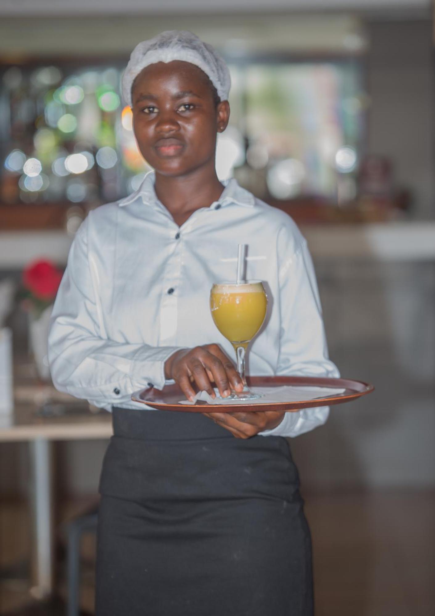 Hotel La Rose Blanche Abidjan Bagian luar foto