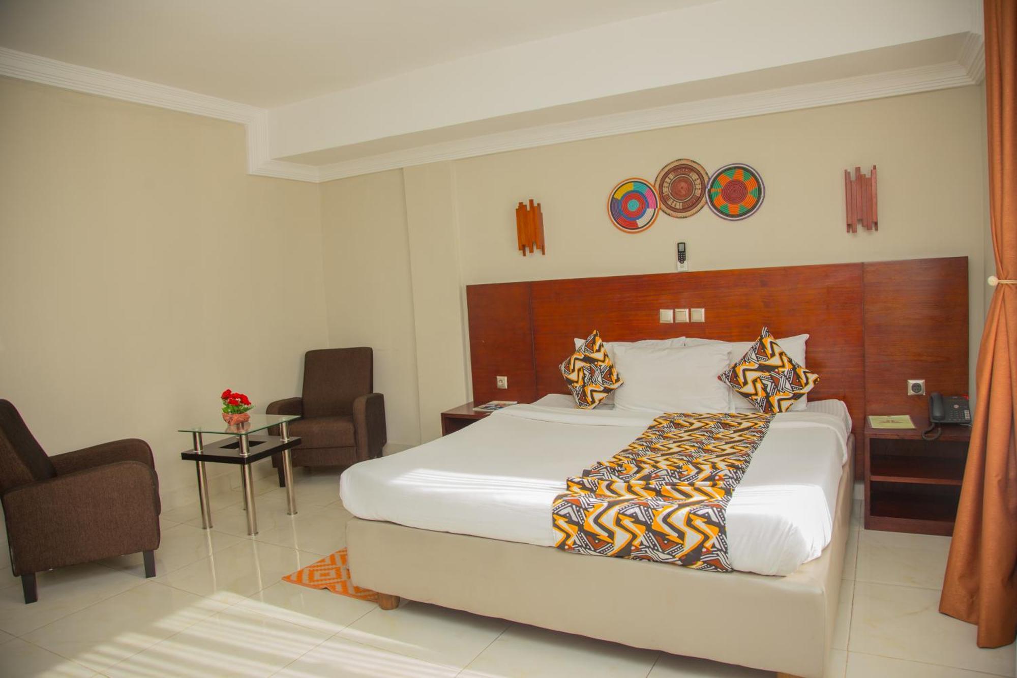 Hotel La Rose Blanche Abidjan Bagian luar foto
