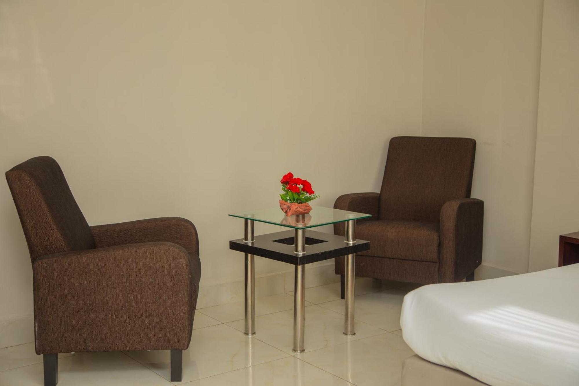 Hotel La Rose Blanche Abidjan Bagian luar foto