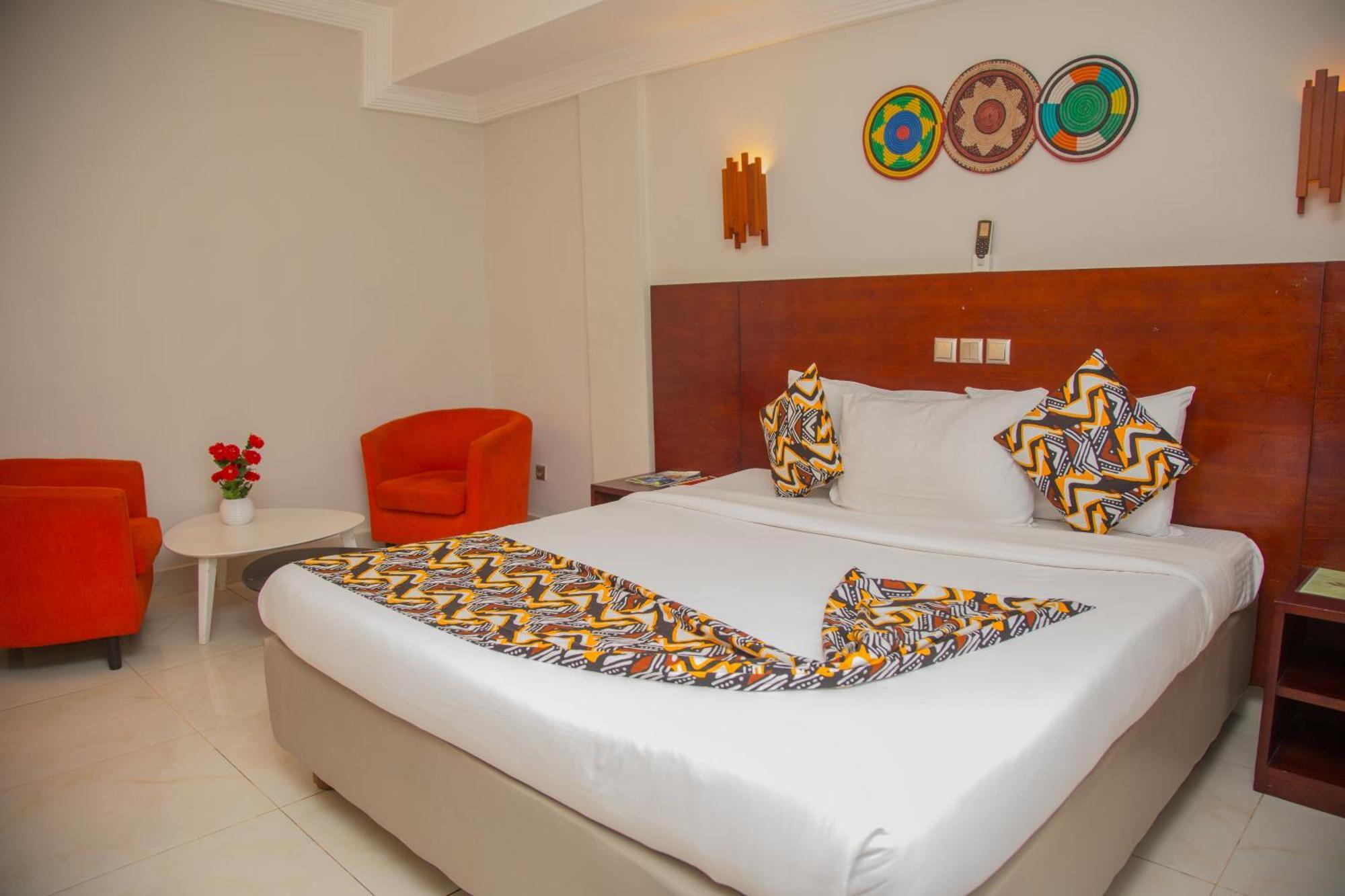 Hotel La Rose Blanche Abidjan Bagian luar foto