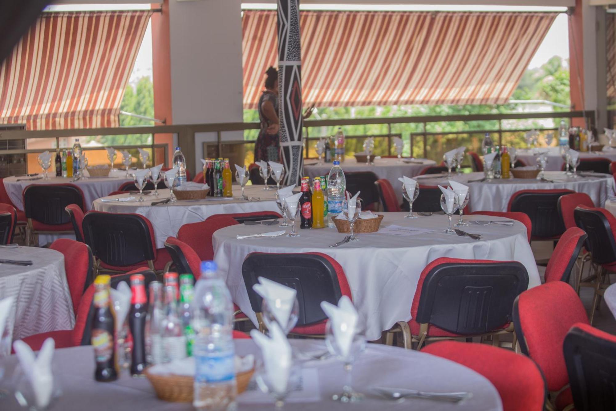 Hotel La Rose Blanche Abidjan Bagian luar foto