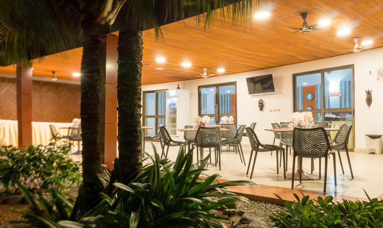 Hotel La Rose Blanche Abidjan Bagian luar foto